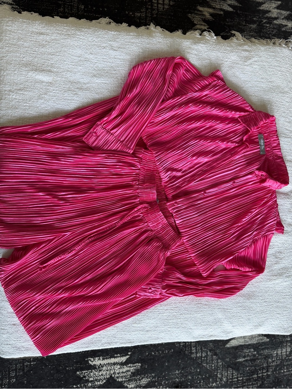 Women's Pleated Hot Pink Set: Pants + Shirt